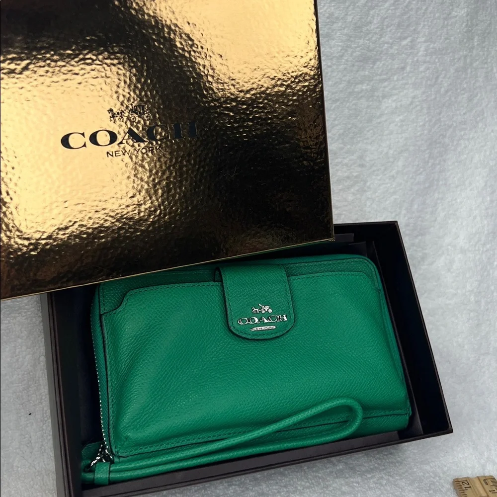 Coach Vibrant Green Leather Wristlet - Picture 8 of 8